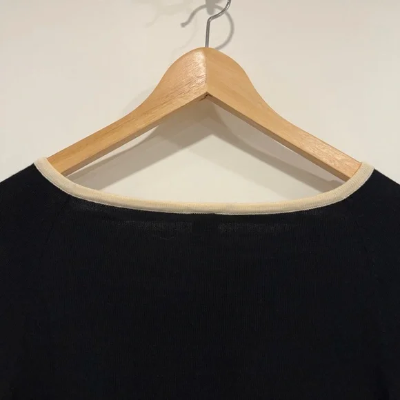 NWOTGAP Black Sweater with Cream Accents - Picture 10 of 10